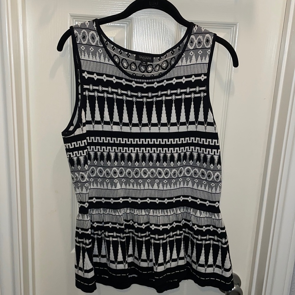 TAHARI black and white patterned blouse